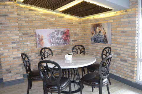 Hotel Zade, Restaurant