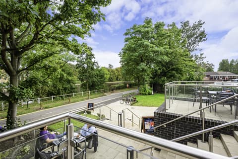 Roomzzz York City, General view