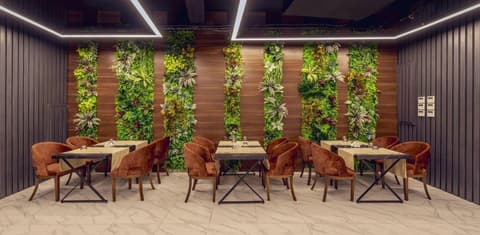 Novel Centre Point Hotel, Restaurant