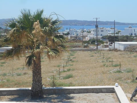 Antonis Rooms, General view