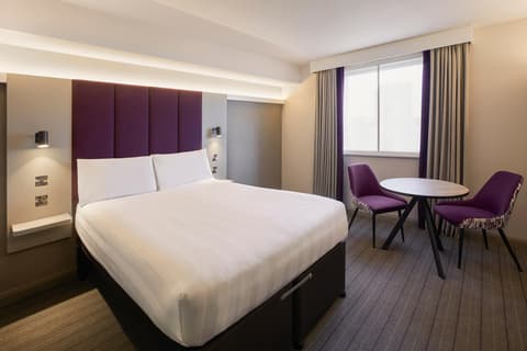 Premier Inn Wolverhampton City Centre, Room