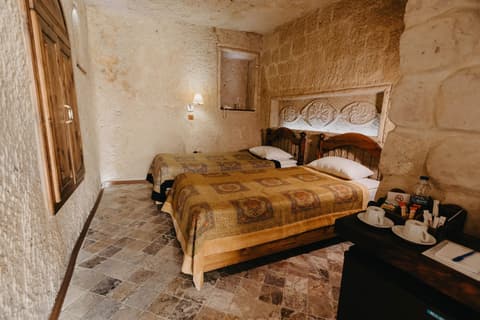 Artium Cave By Egeos, Room