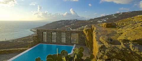 White Rock Suites & Villas, Lobby