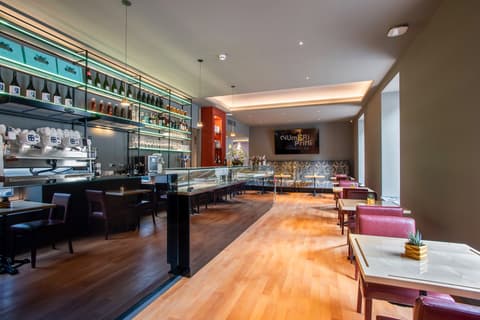 Fortyfive Squared, Bar