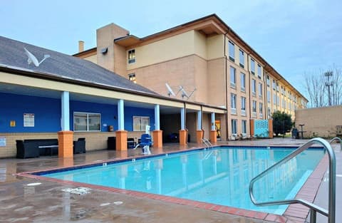 TRIDENT INN & SUITES, 