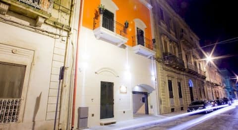 IL CORTILE DELLE ESPERIDI, 