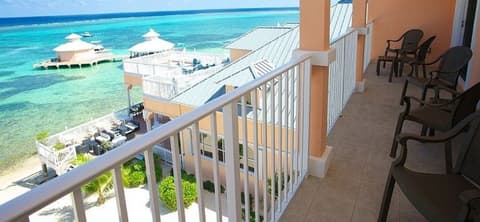 THE LONDONER AT MORRITT'S TORTUGA CLUB, 