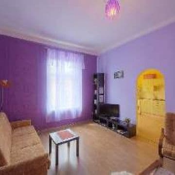 QUEENS APARTMENTS & HOSTEL 70S, 