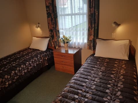 COROMANDEL COLONIAL COTTAGES MOTEL, 