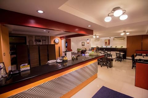 THE RED PALM SUITES AND RESTAURANT, 