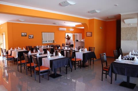 HOTEL ENCOSTAS DE NANTES, 