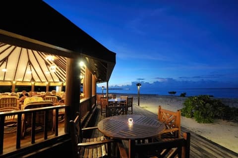 HOLIDAY ISLAND RESORT & SPA, 