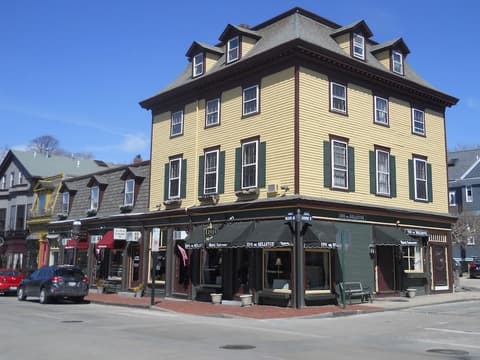 THE INNS ON BELLEVUE, 