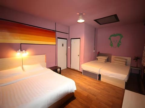 P.Loft Youth Hostel, 