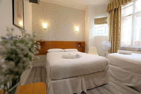 OYO Flagship Anchor Hotel, 