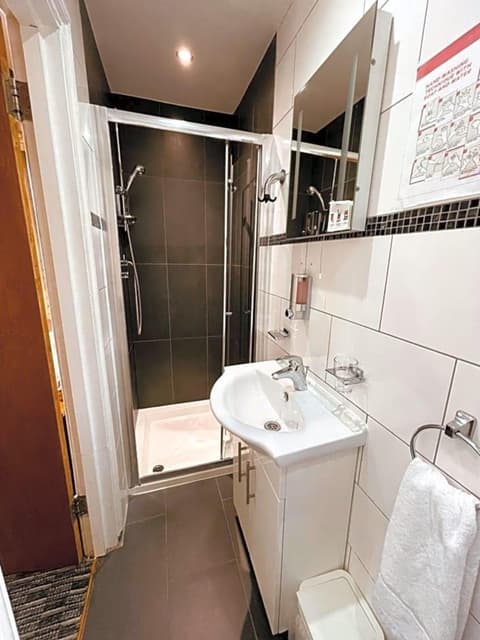 OYO Flagship Anchor Hotel, 