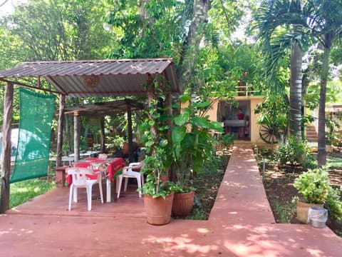 Yaxche Centro Hostal y Camping, 