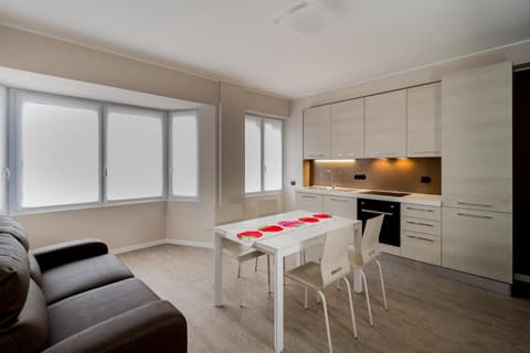 Lake Como Apartments, 