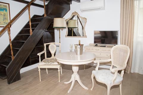 Oriente Palace Apartments, 