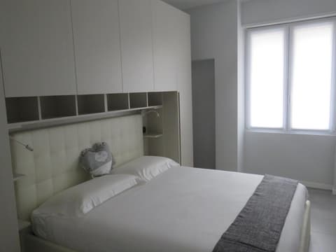 Lake Como Apartments, 