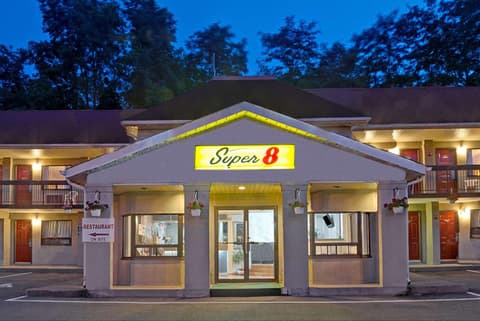 Super 8 by Wyndham Niagara Falls North, 