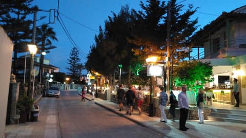 Infinity blue beach apartments - Renovated Apartments 2 Minutes from the Sea & Pool with Scenic Views, 