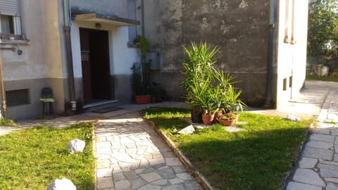 Sweetheart Apartment, 