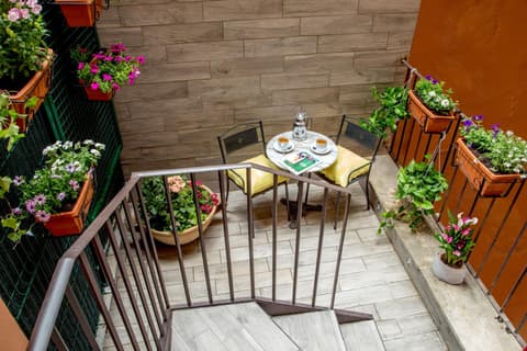 GCF Luxury Suites, Guest house, 