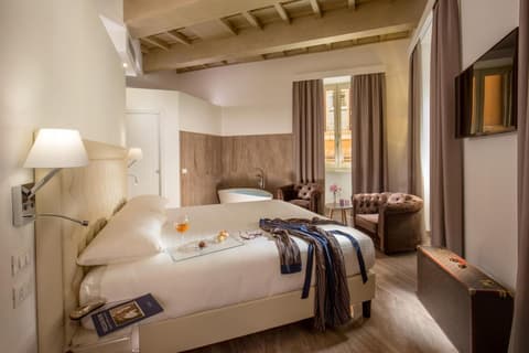 GCF Luxury Suites, Guest house, 