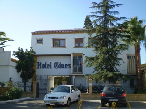 Hotel Gines, 