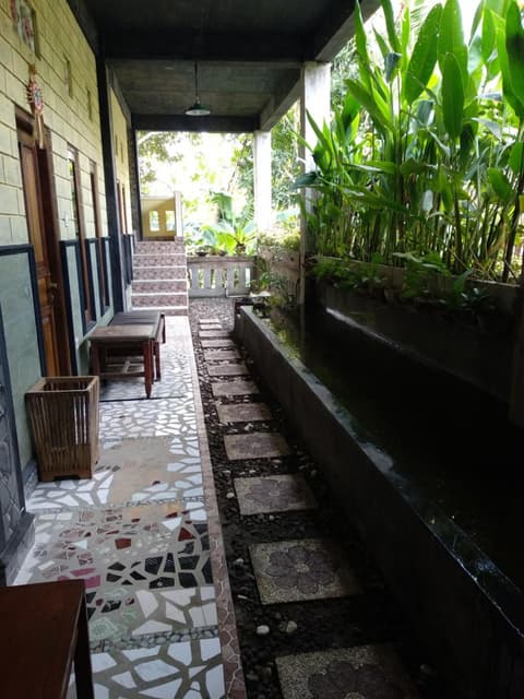 Buana Asti Room and Warung with Rice Field view, 