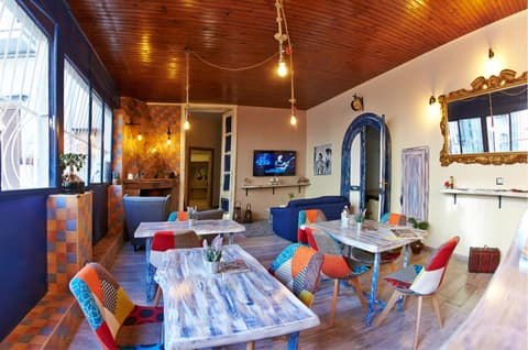 Artisti Sustinea Rooms, 