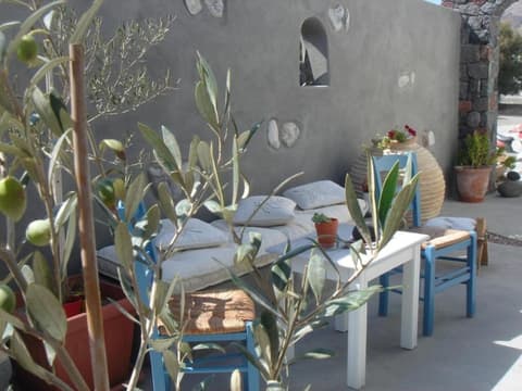 Thera Incognita Studios, 