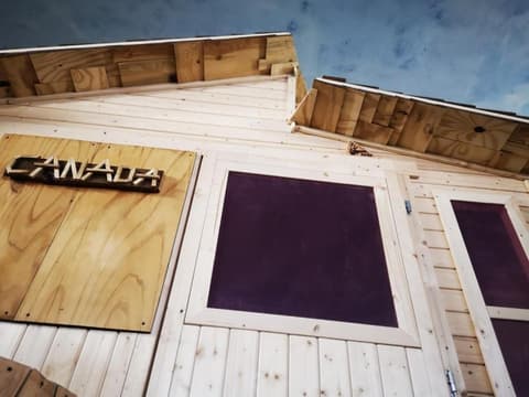 HafenTraum IndoorCampingHostel, 