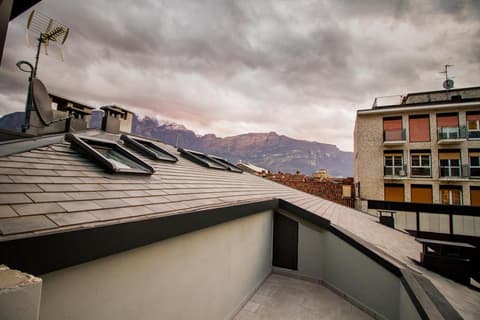 Lake Como Apartments, 