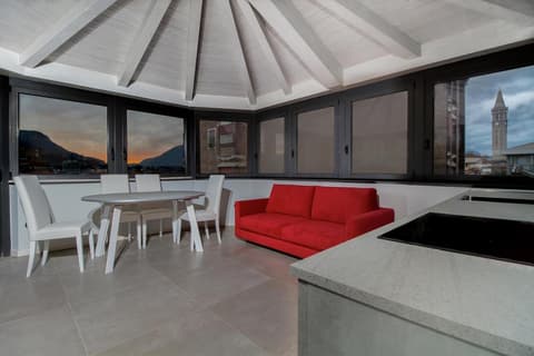 Lake Como Apartments, 