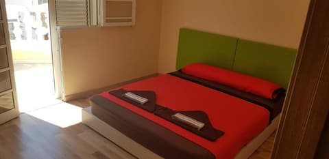 "Flora B&B "- Rooms in Privat Home Habitaciones en una casa privada, 