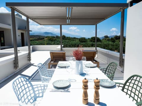 Mikro Livadi Special Lodges - Has an Eco Salt water pool - 150m from the beach, 