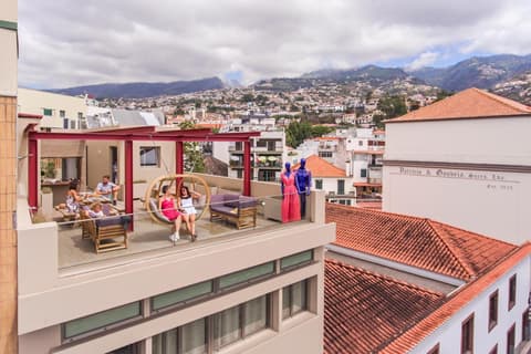 Drapes Design Apartments by An Island Apart, 