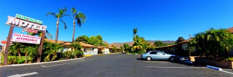 Palm Tropics Motel, 