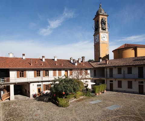 Borromeo Rooms Bed & Living, 