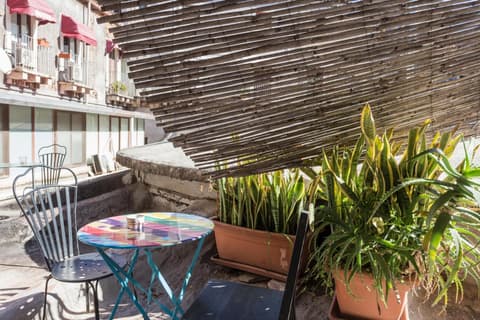 Da Gianni e Lucia Rooms with bathroom in the city center, 