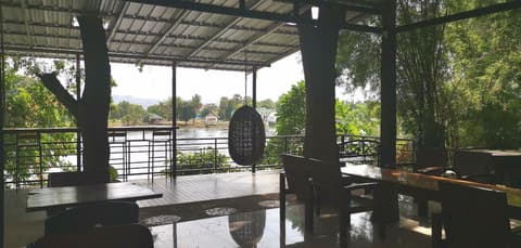 T & T Hostel Kanchanaburi, 