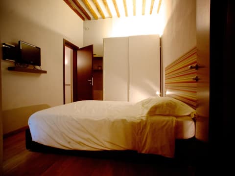 Parizzi Suites & Restaurant, 