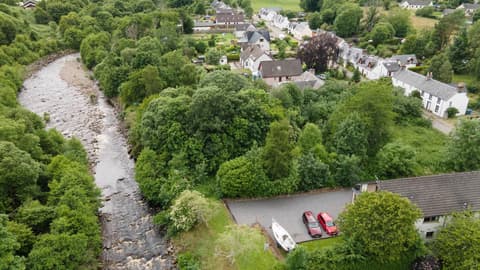 Loch Ness Balcony Apartment, 