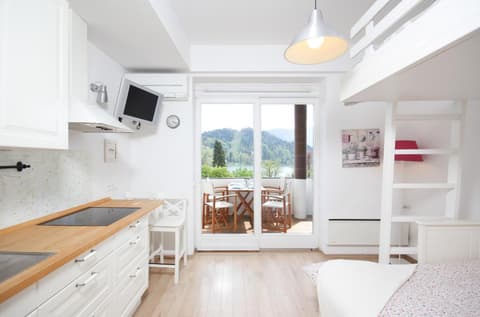 Lakefront Bled - Rooms & Apartments, 