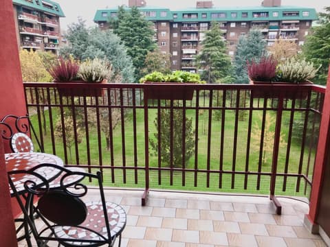 Apartment Forum III, 