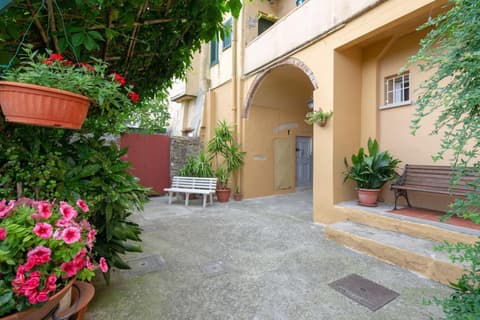 Charming apartment in Lastra a Signa with included parking, 