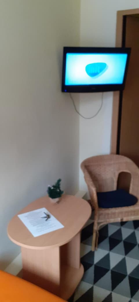 Small room with a private external bathroom, 