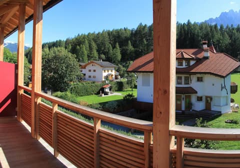 Garni - Hotel Am Burghuegel, 